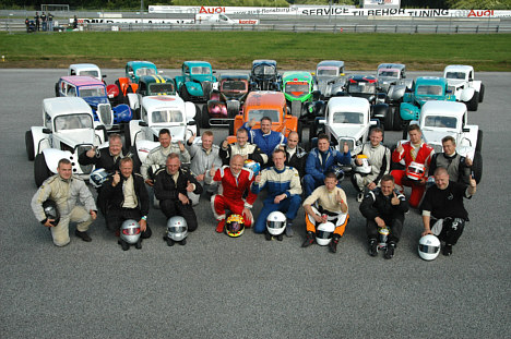 De mange kørere i Legend Car Cuppen begynder deres sæson på Padborg Park den 7.-8. maj.